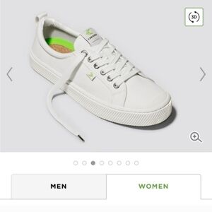 Cariuma White Low-Top Canvas Sneaker